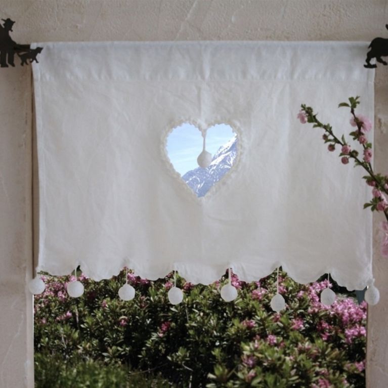 Rideau brise bise avec cœur ajouré et pompons blanc - 30 x 45 cm